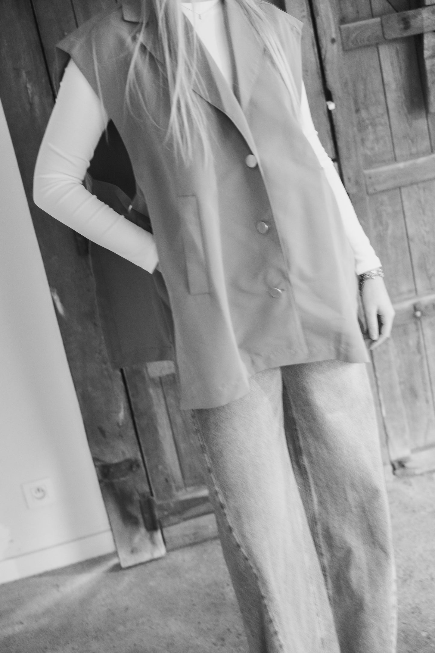 SLEEVELESS VEST BEIGE