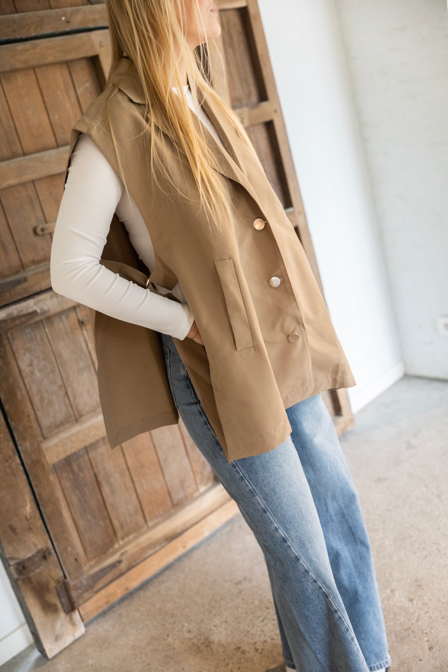 SLEEVELESS VEST BEIGE